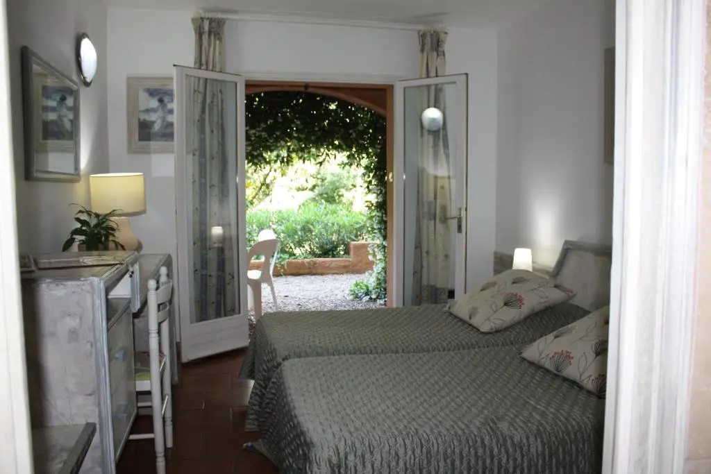 Standard Double room with garden view (full double bed)