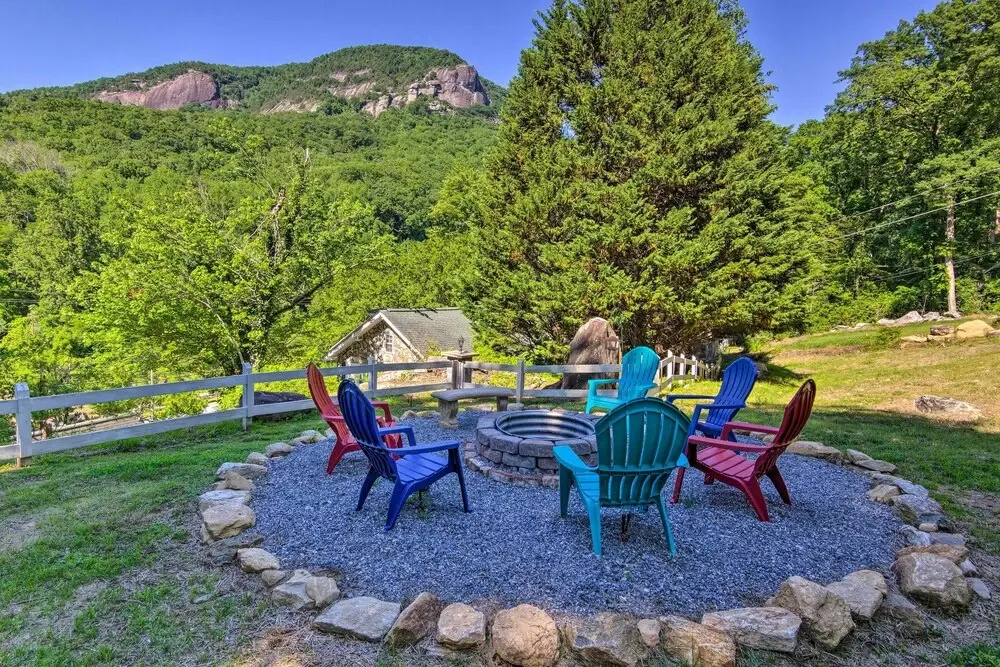 Stunning Mtn Views! Group Getaway in Chimney Rock