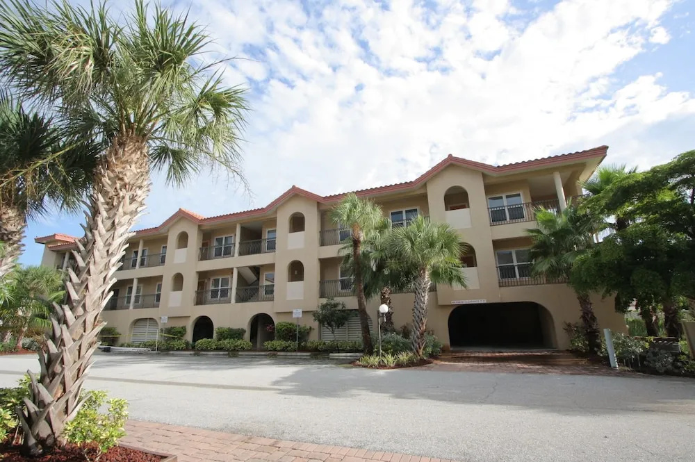 Bradenton Beach Club by RVA