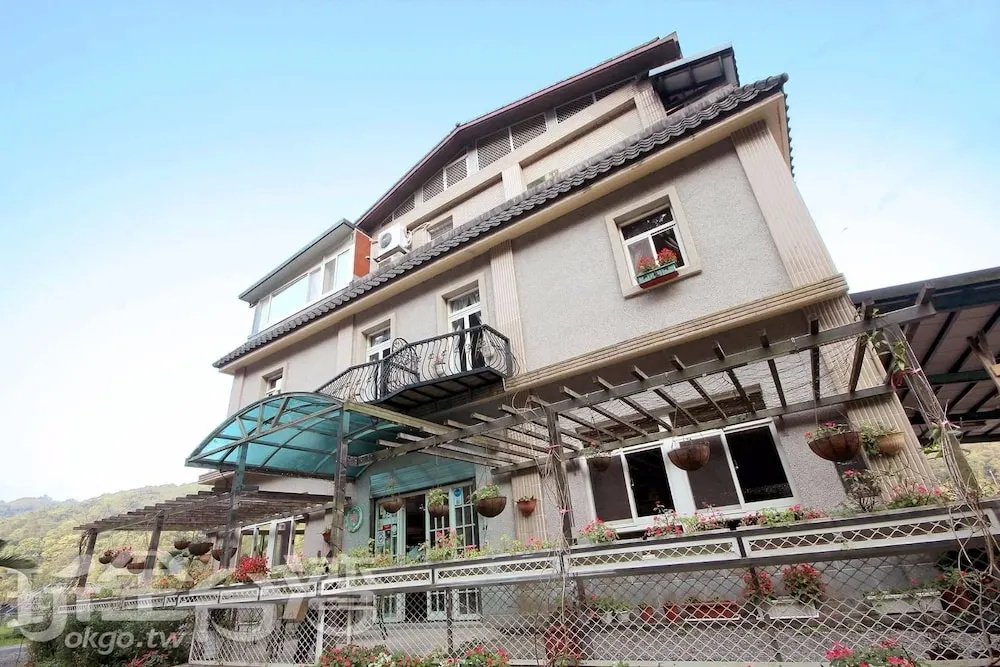 Shuanghui Garden B&B