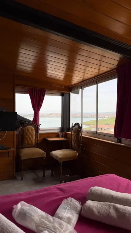 Standard Double room with city view (full double bed)