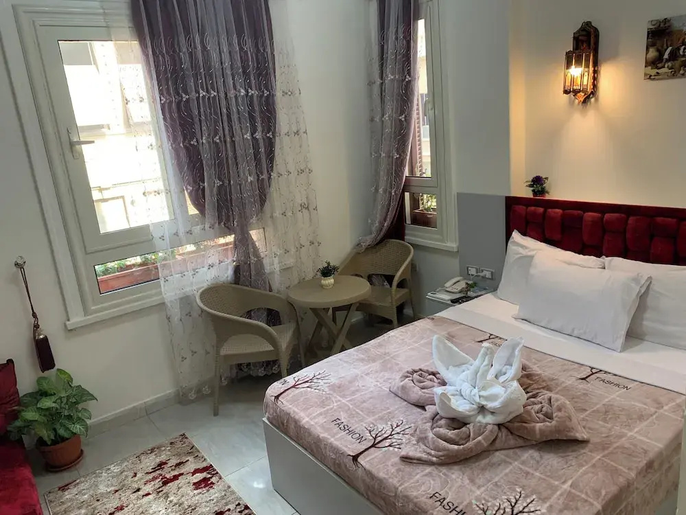 Deluxe Double room with city view (full double bed)