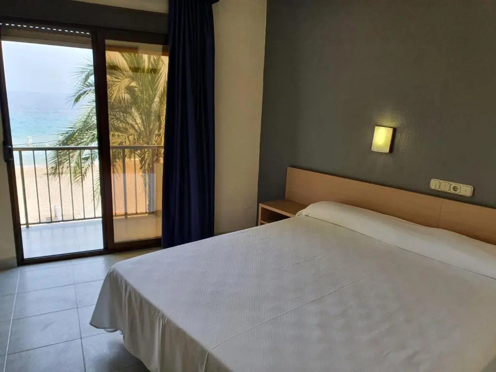 Standard Double room with sea view (full double bed)