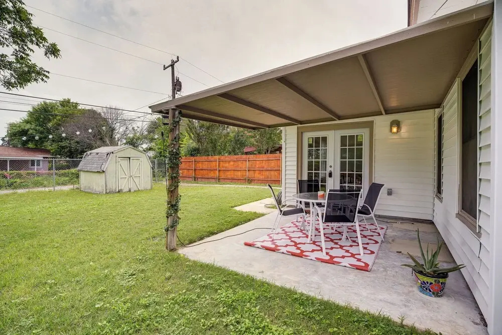 Spacious Yard: Pet-friendly Home in San Antonio!