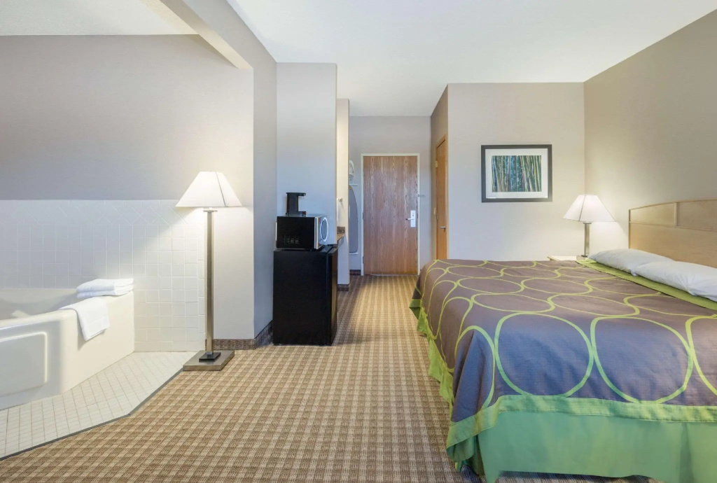 Double Suite (full double bed)