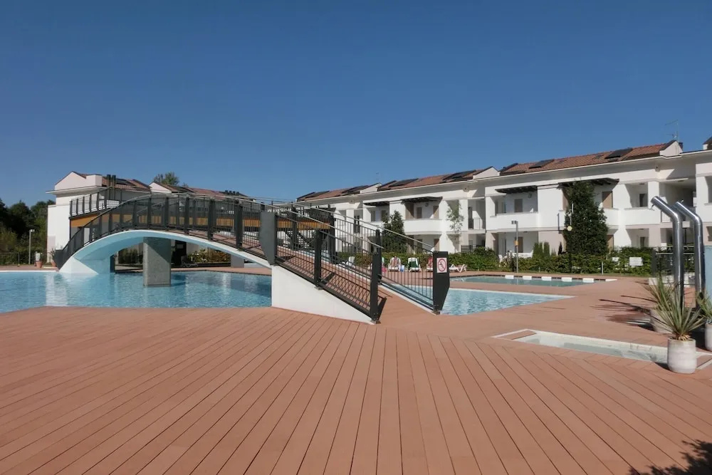 Modern one Bedroom Apartment With Solarium