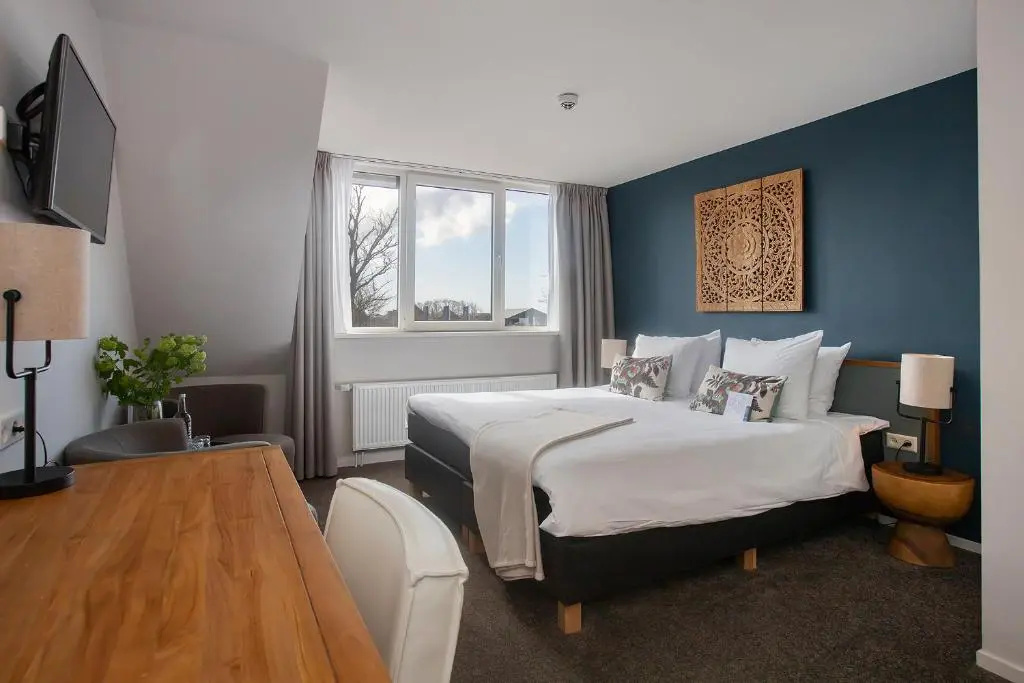 Deluxe Double room (full double bed)