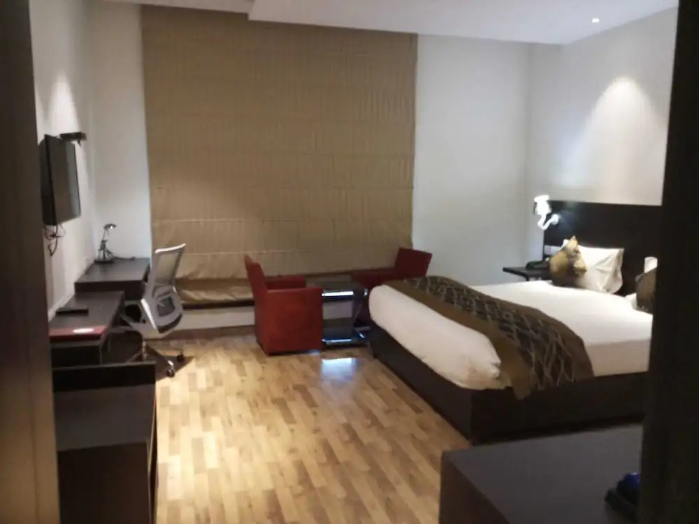 尊爵雙人房，享有城市景觀及大床