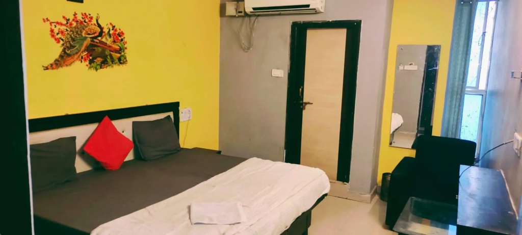 iROOMZ Hotel Diamond Park