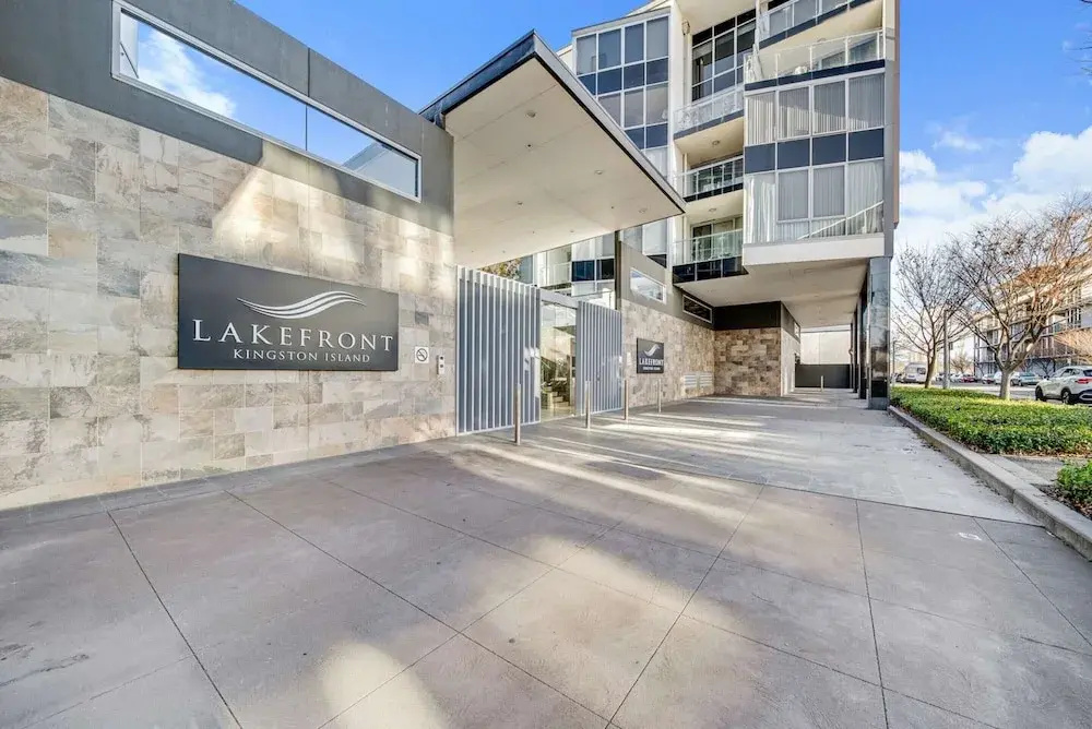 Canberra Lakefront 2-bed With Pool,