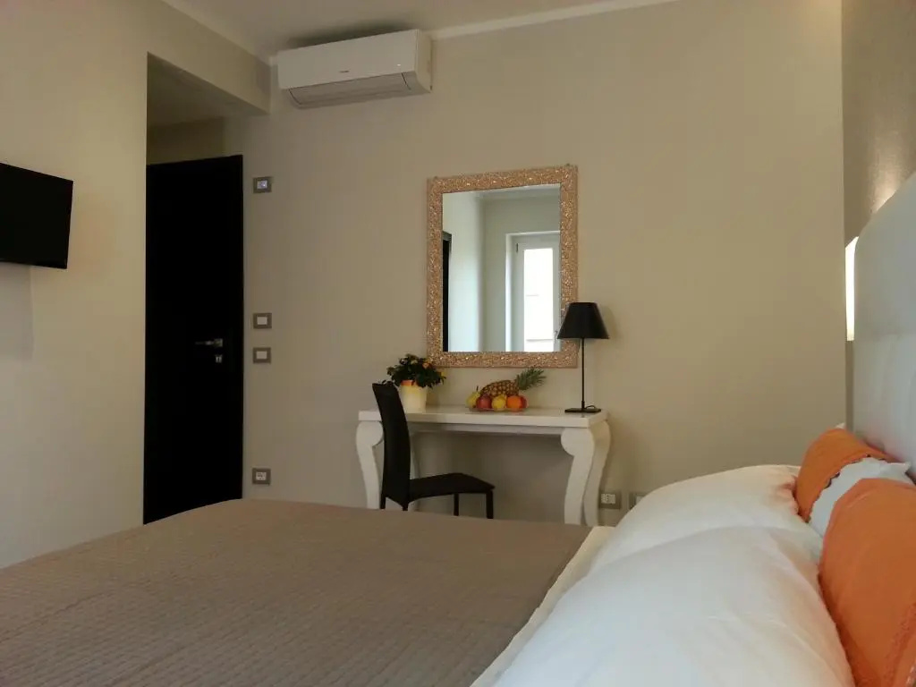 Deluxe Double room (full double bed)