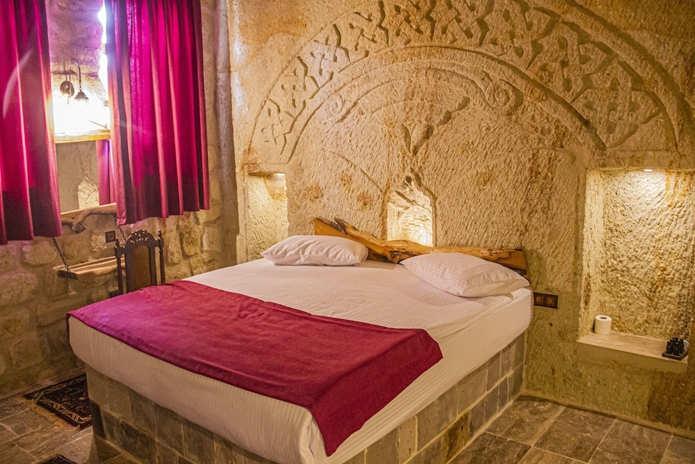 Ottoman Cave Junior — 2