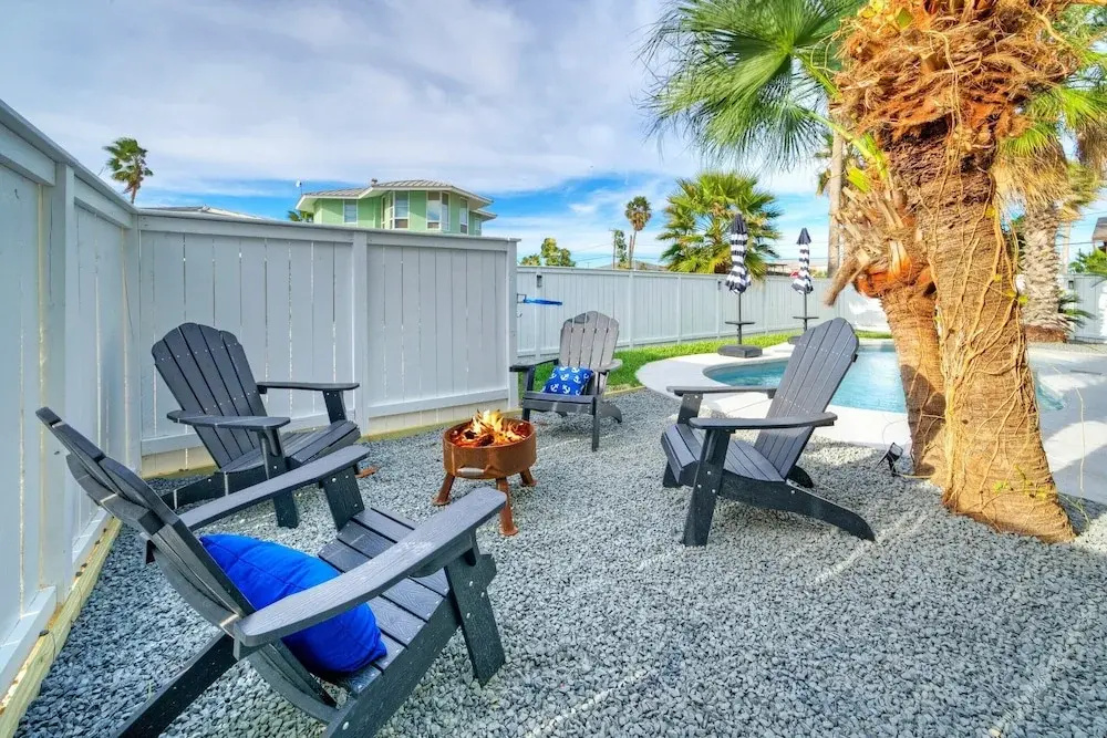 Private Pool, Yard w/ Fire Pit, Near the Beach Coasta Rita by Avantstay