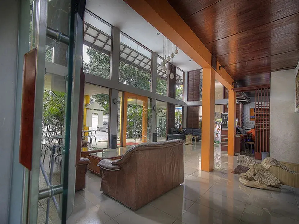 Lobby & Reception