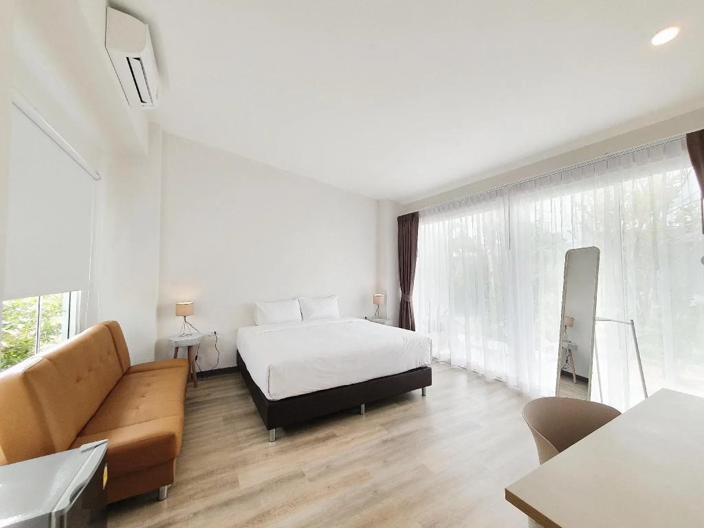 Deluxe Double room (full double bed)