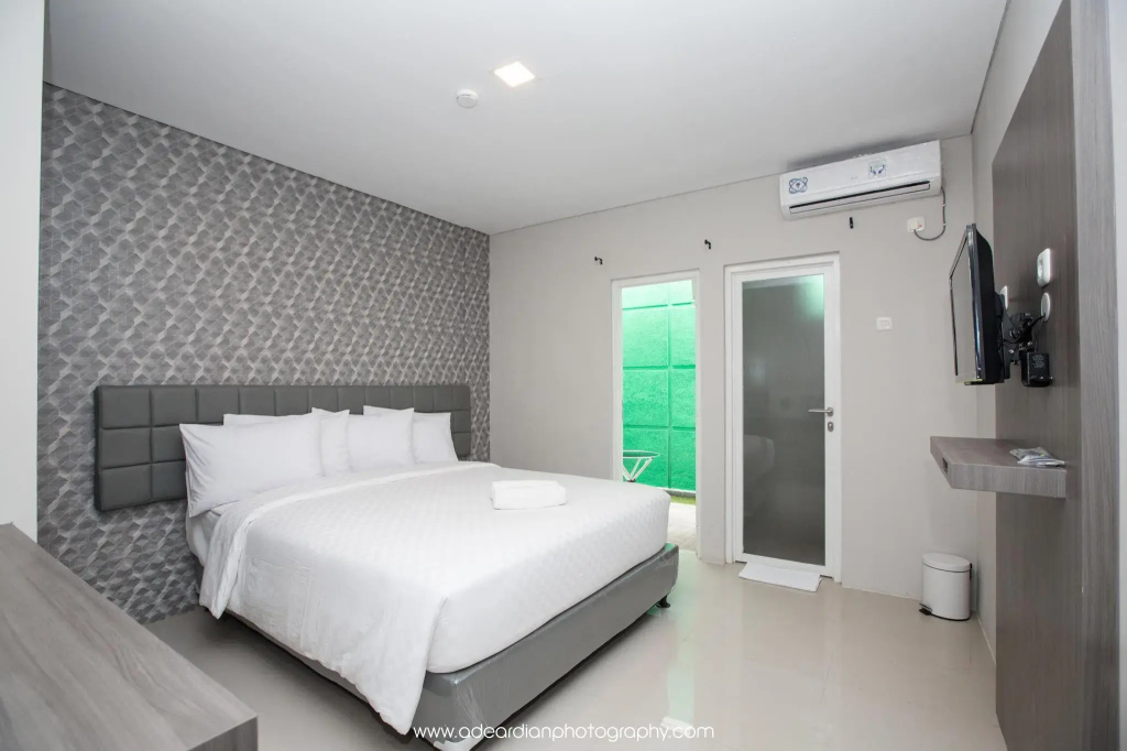 Standard Double room with balcony (full double bed)