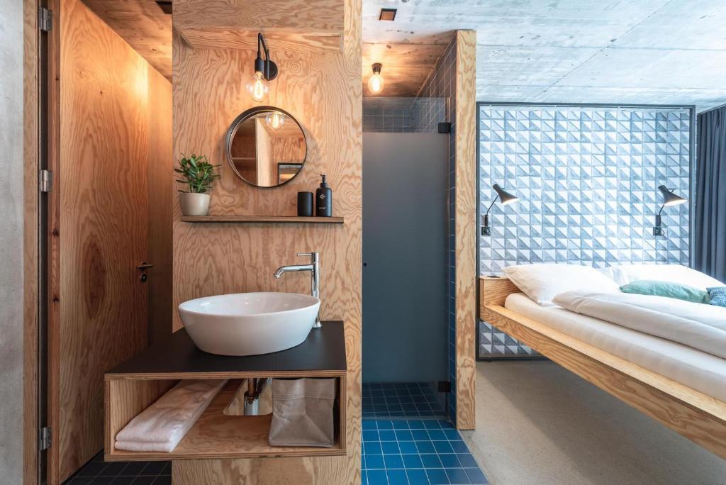 Riders Hotel by null