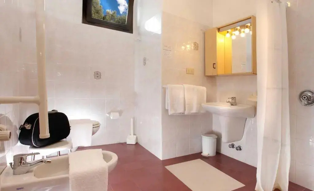 Standard Double room with balcony (full double bed)