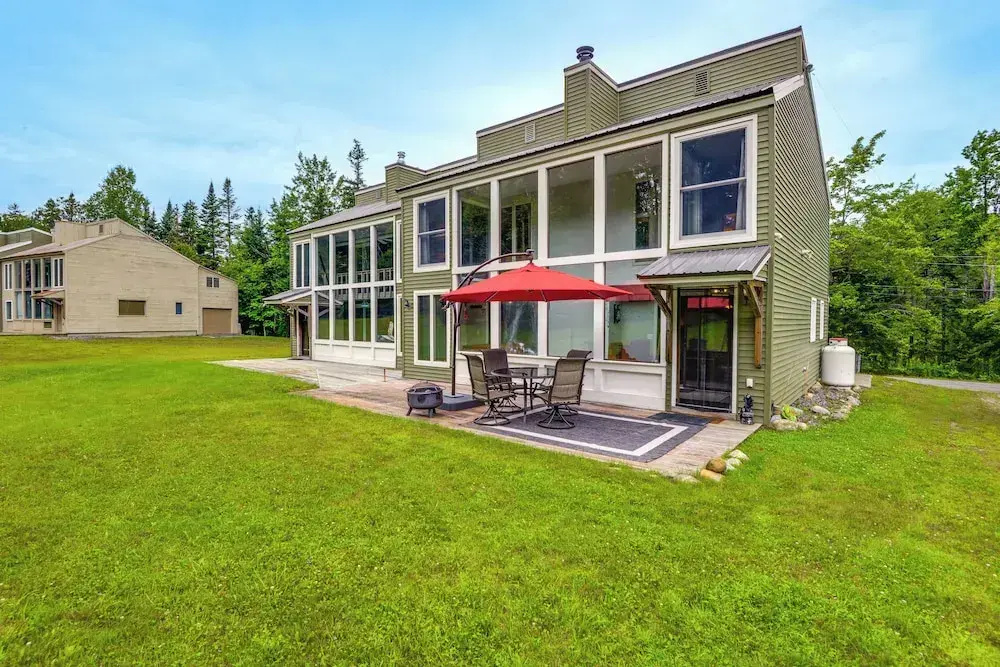 West Dover Townhome: Hot Tub, 2 Mi to Mount Snow!