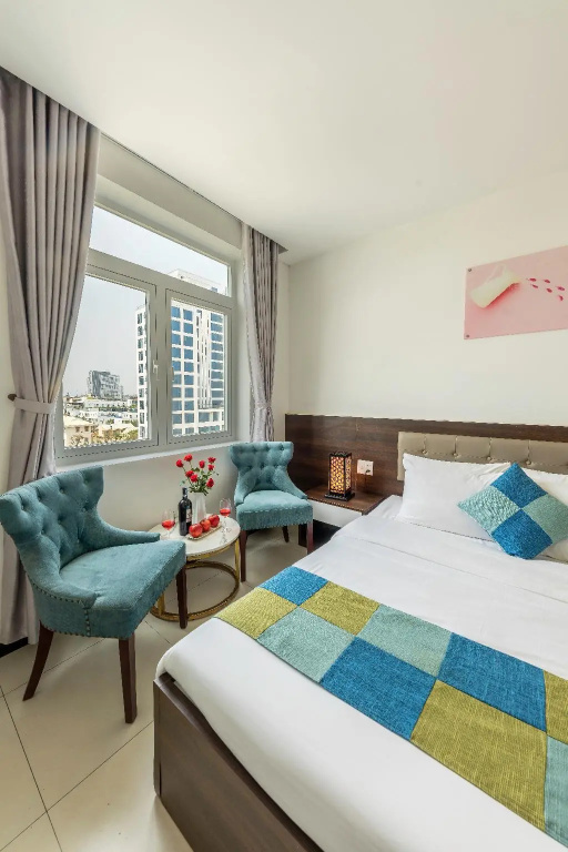 Deluxe Double room with city view (full double bed)