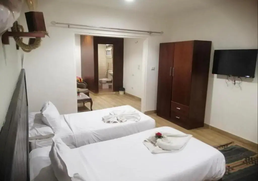 Standard Quadruple room with garden view