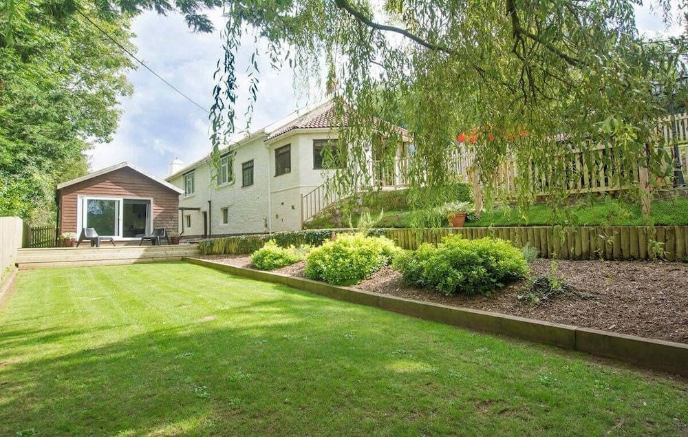 Streamways Nr Croyde 6 Bedroom, Sleeps 12-16, Hot Tub