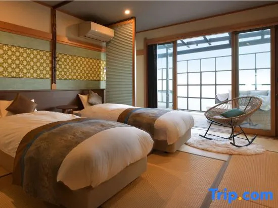 Standard room with mountain view
