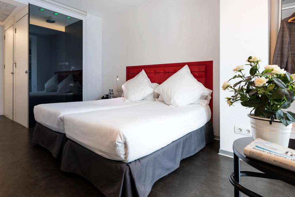Hotel Mayerling — 2