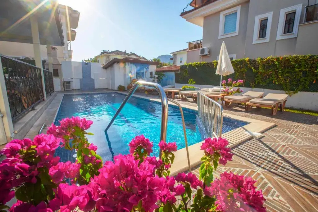 4 Bedrooms Villa