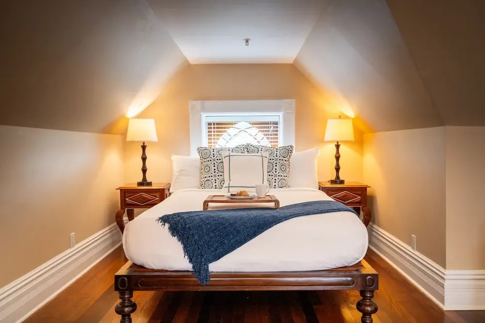 Standard Quadruple room with courtyard view