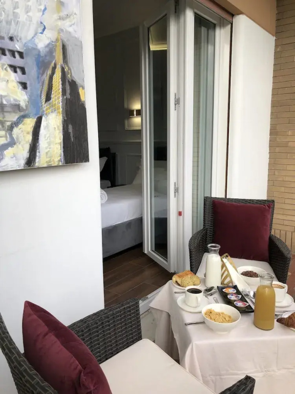 Deluxe Triple room with balcony
