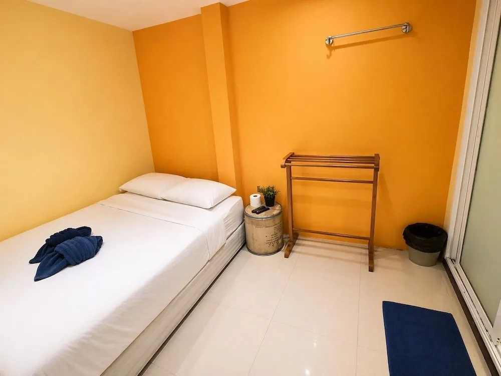 Отель Sukhum Khaosan Au Bon Hostel в Бангкоке