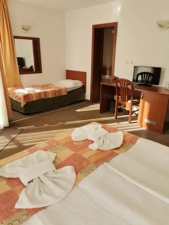 Standard Triple room with balcony