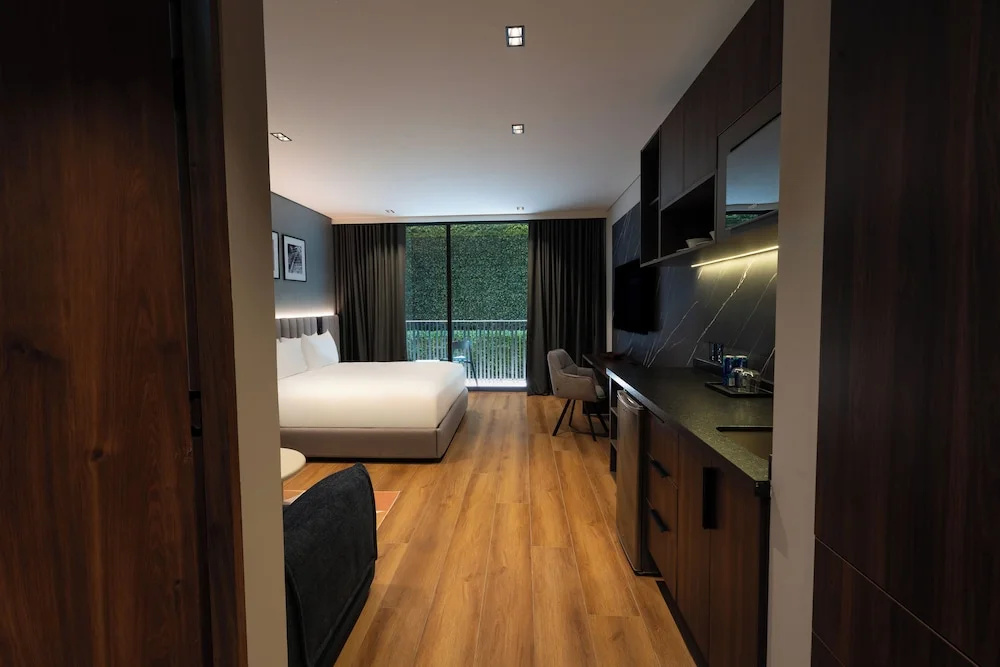 Deluxe Double Suite (full double bed)