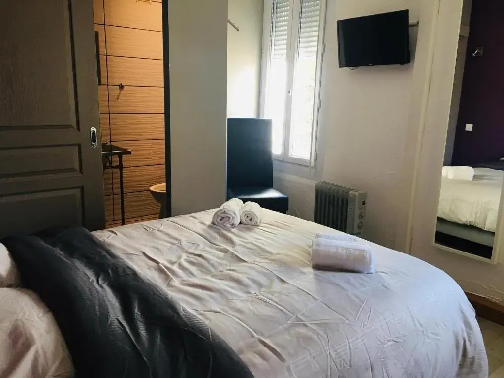 Standard Double room (full double bed)