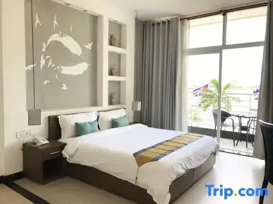 Deluxe Double room with balcony and with river view (full double bed)