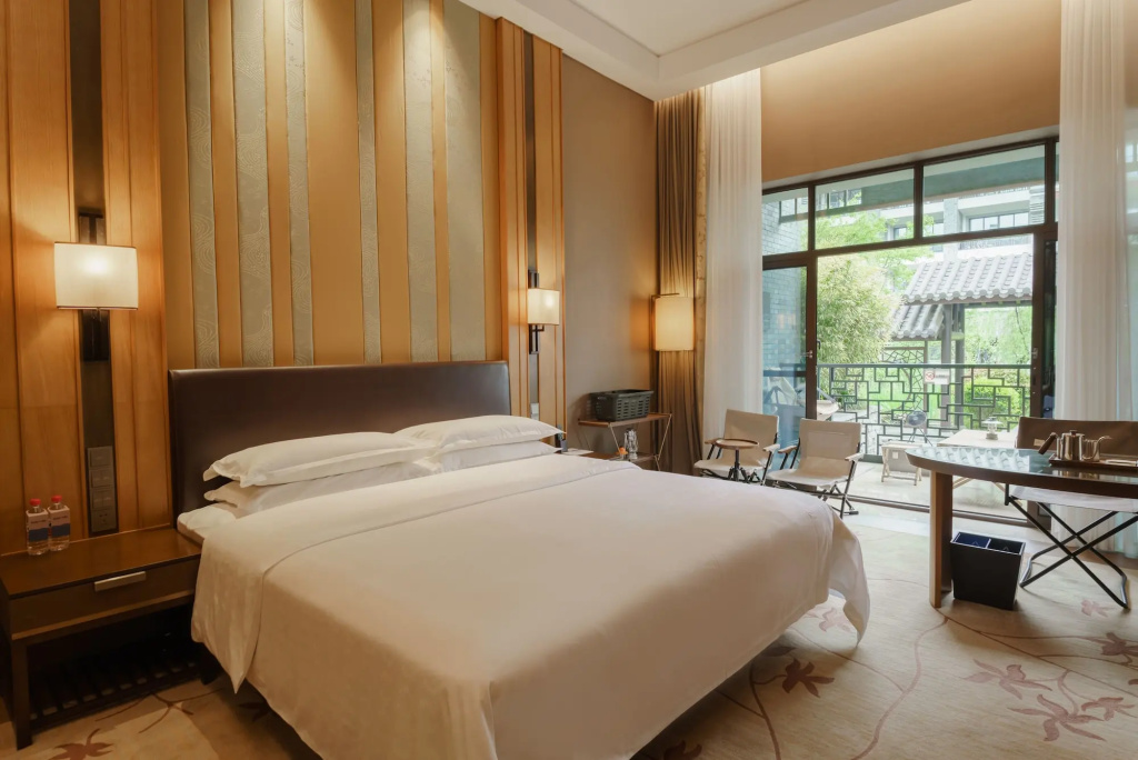 Отель Sheraton Grand Hangzhou Wetland Park Resort в Ханчжоу