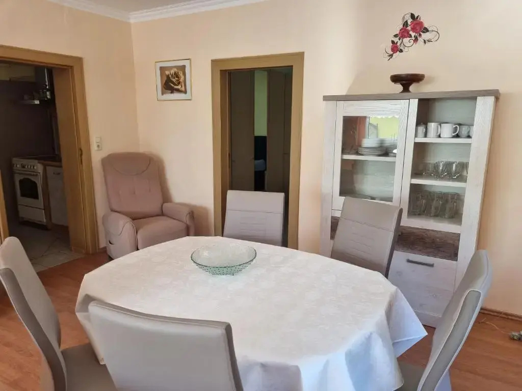 2 Bedrooms Cottage