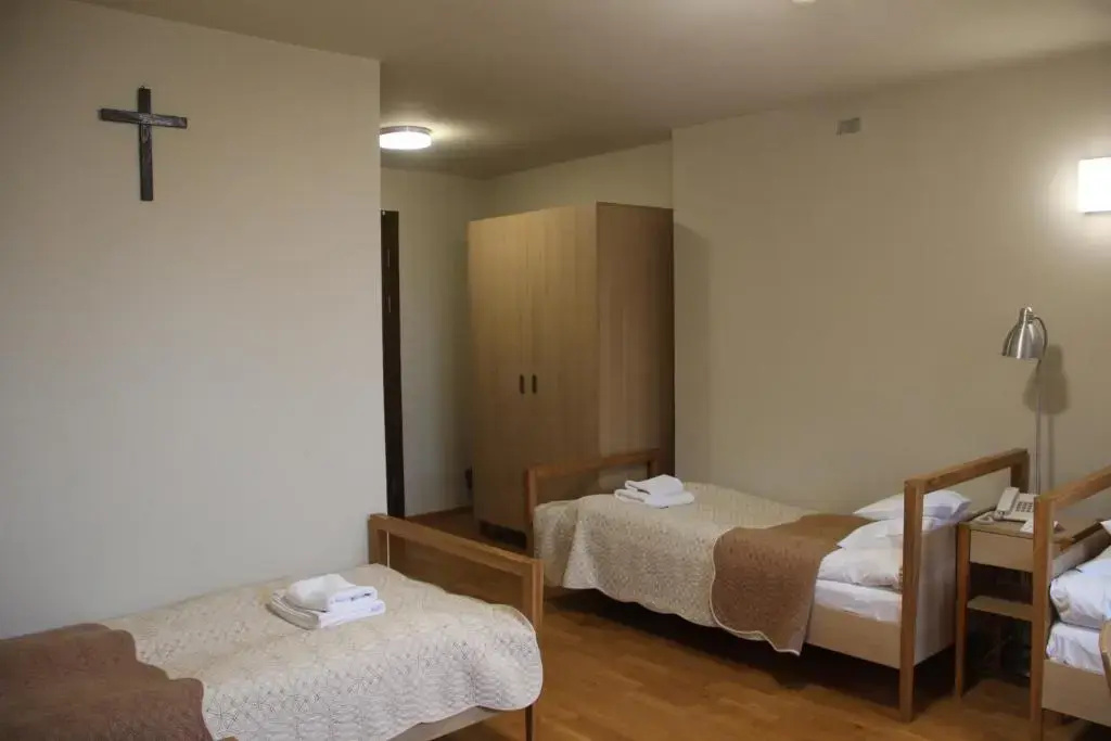 Dom Gosci Opactwa Benedyktynow - Chambres