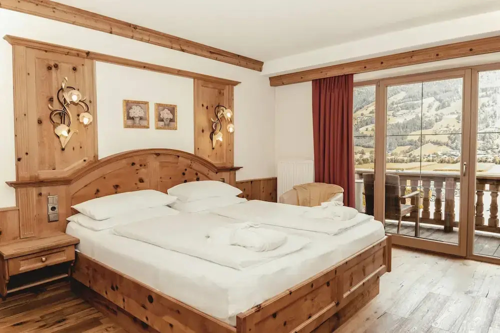 Standard Double room with balcony and with mountain view (full double bed)