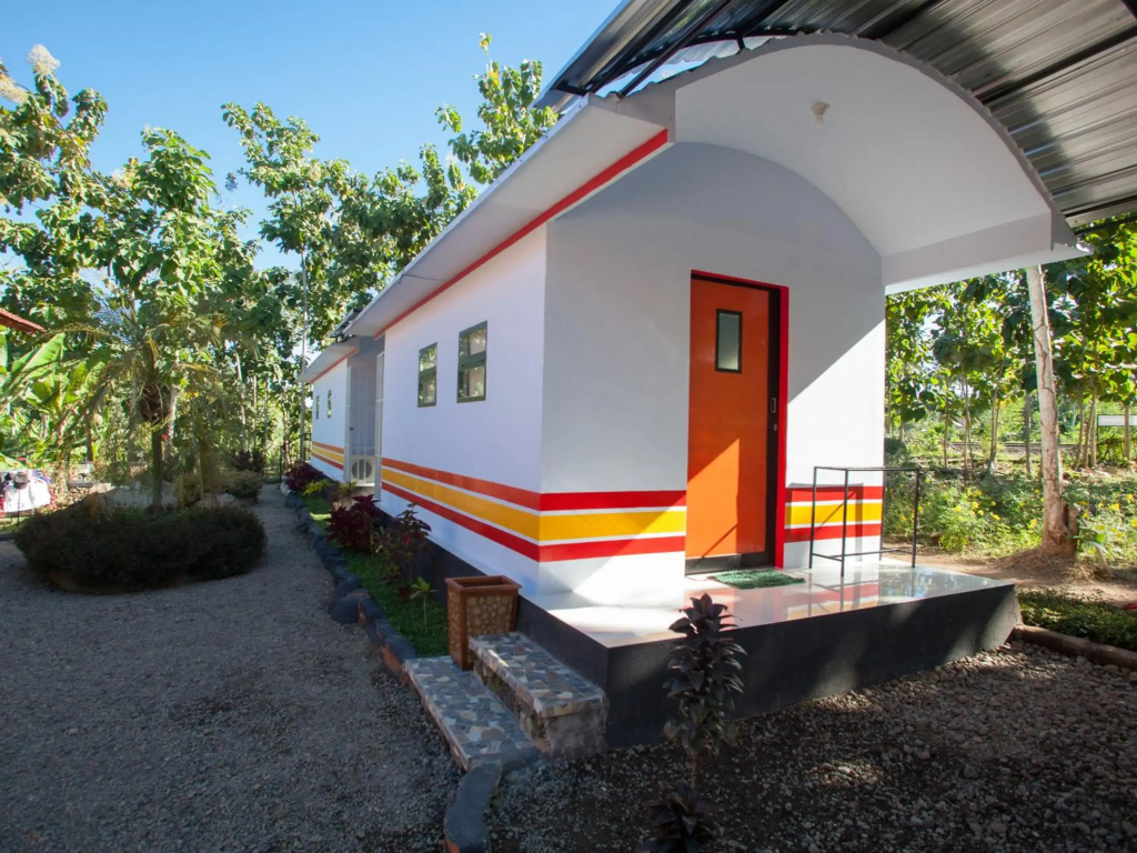 RedDoorz Near Karangasem Train Station 2