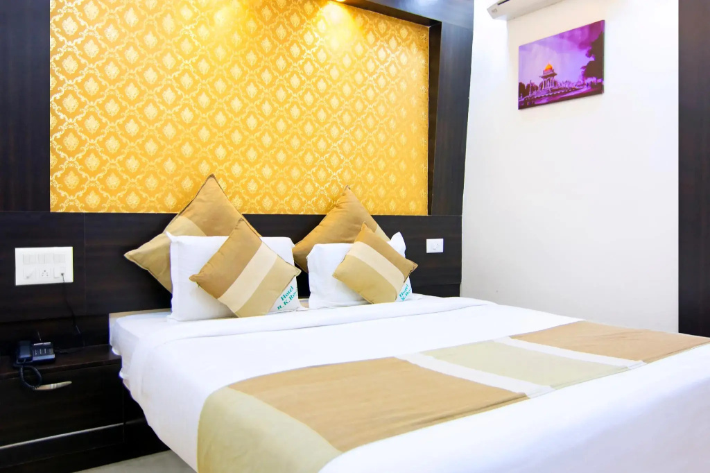 Classic Double room (full double bed)
