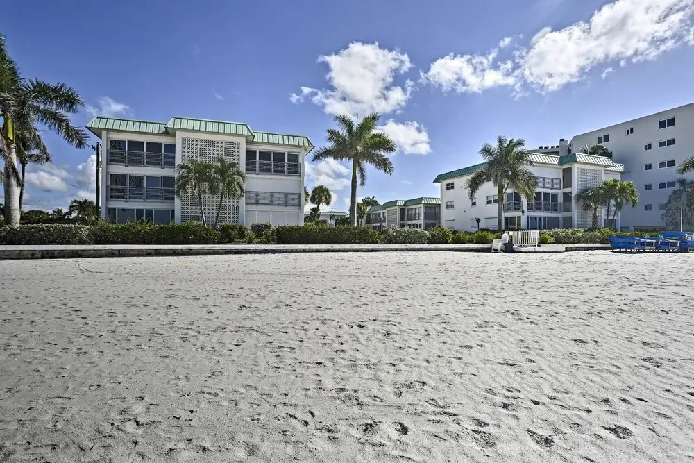 Modern Fort Myers Beach Retreat w/ Pool Access!