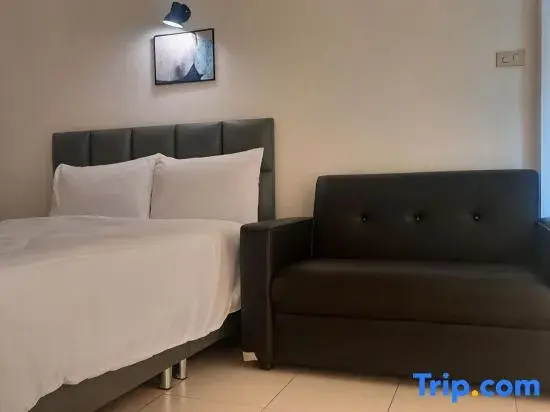 Standard Double room with street view (full double bed)