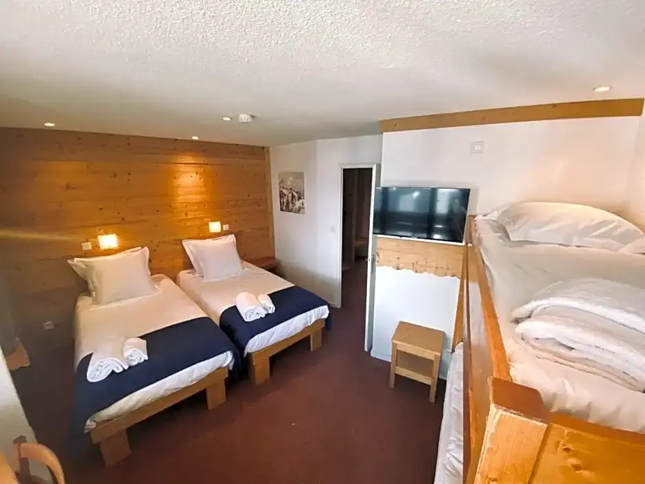 Standard Family room with balcony and with mountain view