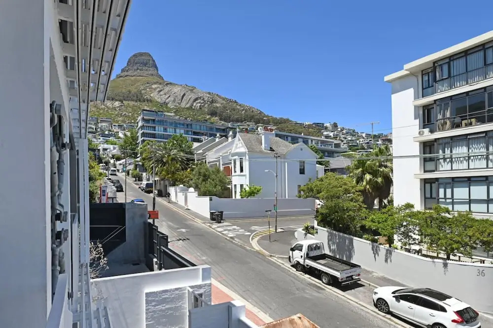Modern Living Mountain Ocean View 100m to Beach