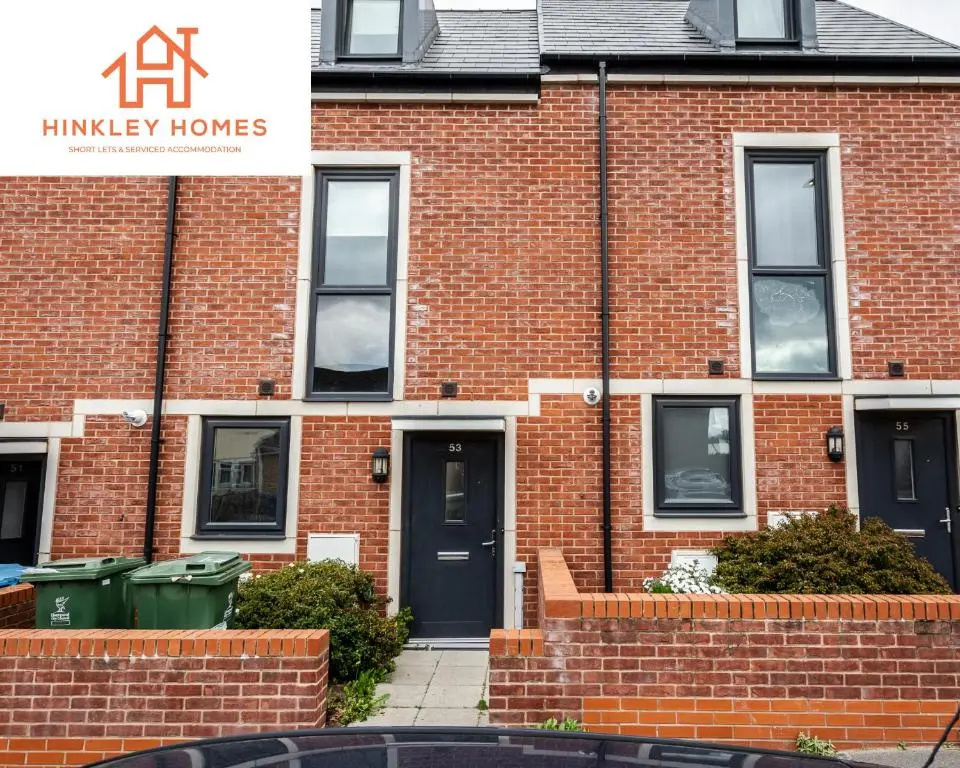 5 Beds - Free Gated Parking - City Centre - By Hinkley Homes Short Lets & Serviced Accommodation