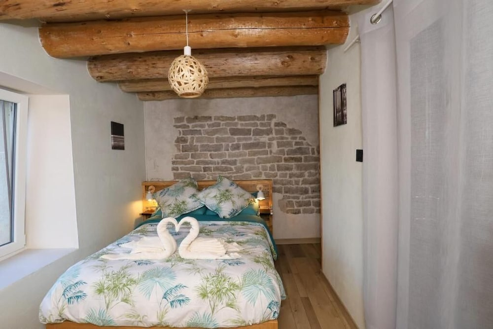 Voir la photo 2 — L Hôtel Enfoncé Chambres et table d Hôte