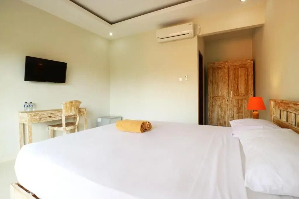 Двухместный номер Deluxe с видом на сад двуспальная кровать в Avisara Villa & Guest House