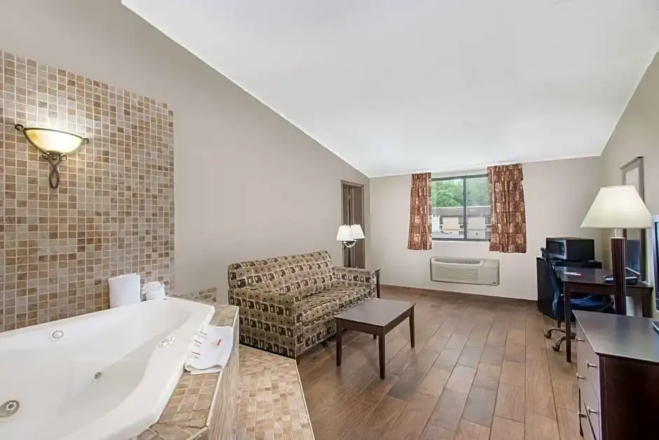 1 Bedroom Double Suite (full double bed)